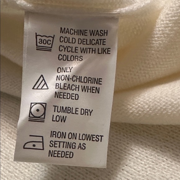 Victoria Jones Elegant Cream Sweater with Tie Neck PM - Picture 5 of 6